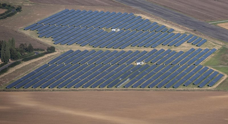 Acheter des panneaux solaires reconditionnés pour sa maison : le guide malin
